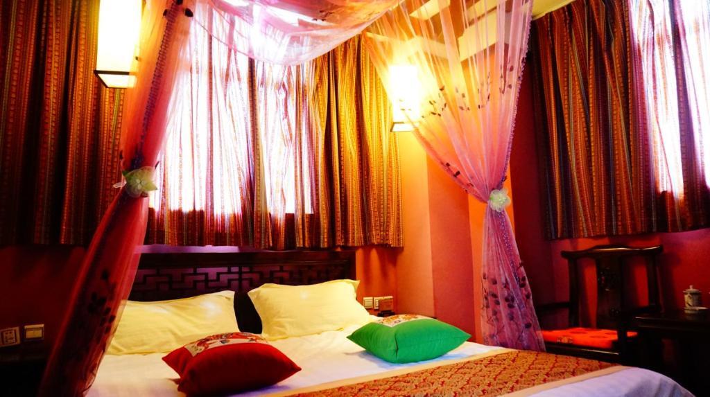 Lijiang Wangjia Courtyard Inn Room photo